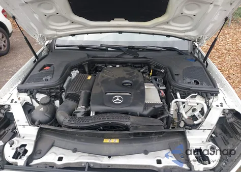 2017 Mercedes-Benz E 300 4Matic z USA, uszkodzony, nr VIN WDDZF4KB5HA088342